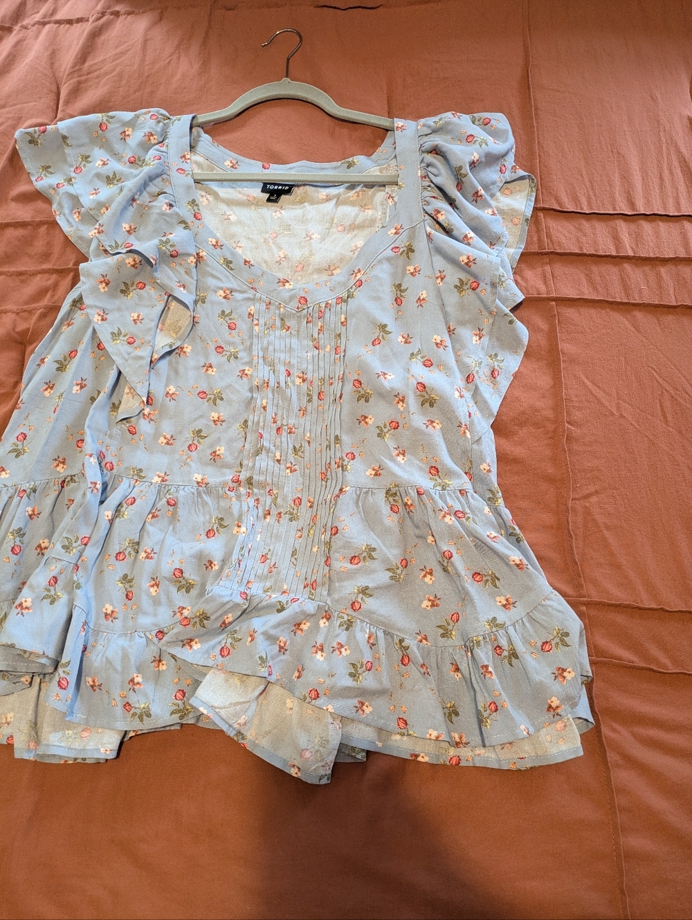 Torrid  Light Blue Floral Ruffle Sleeve Blouse Sz 1